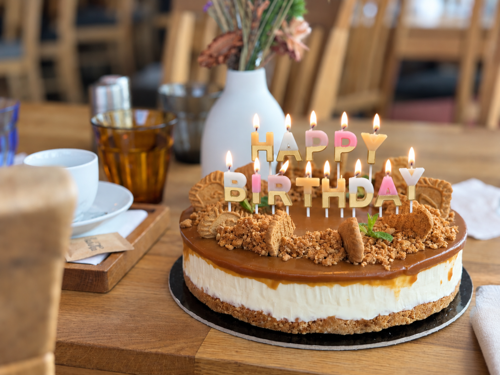 Svíčky na dort HAPPY BIRTHDAY Pastel – pastelová písmena se zlatou