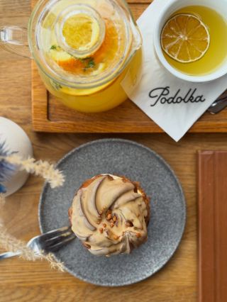 Větrník se slaným karamelem není třeba představovat, ale za zmínku stojí i tenhle dokonalý čaj z citrusů🍋, zázvoru🫚 a...